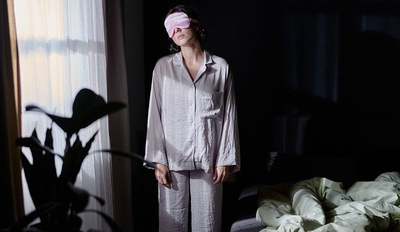 What Sleep Paralysis Feels Like (And Why It Is Harmless) | Bedtime Cycle